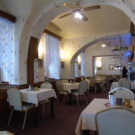 Gl Hotel Трутнов Экстерьер фото