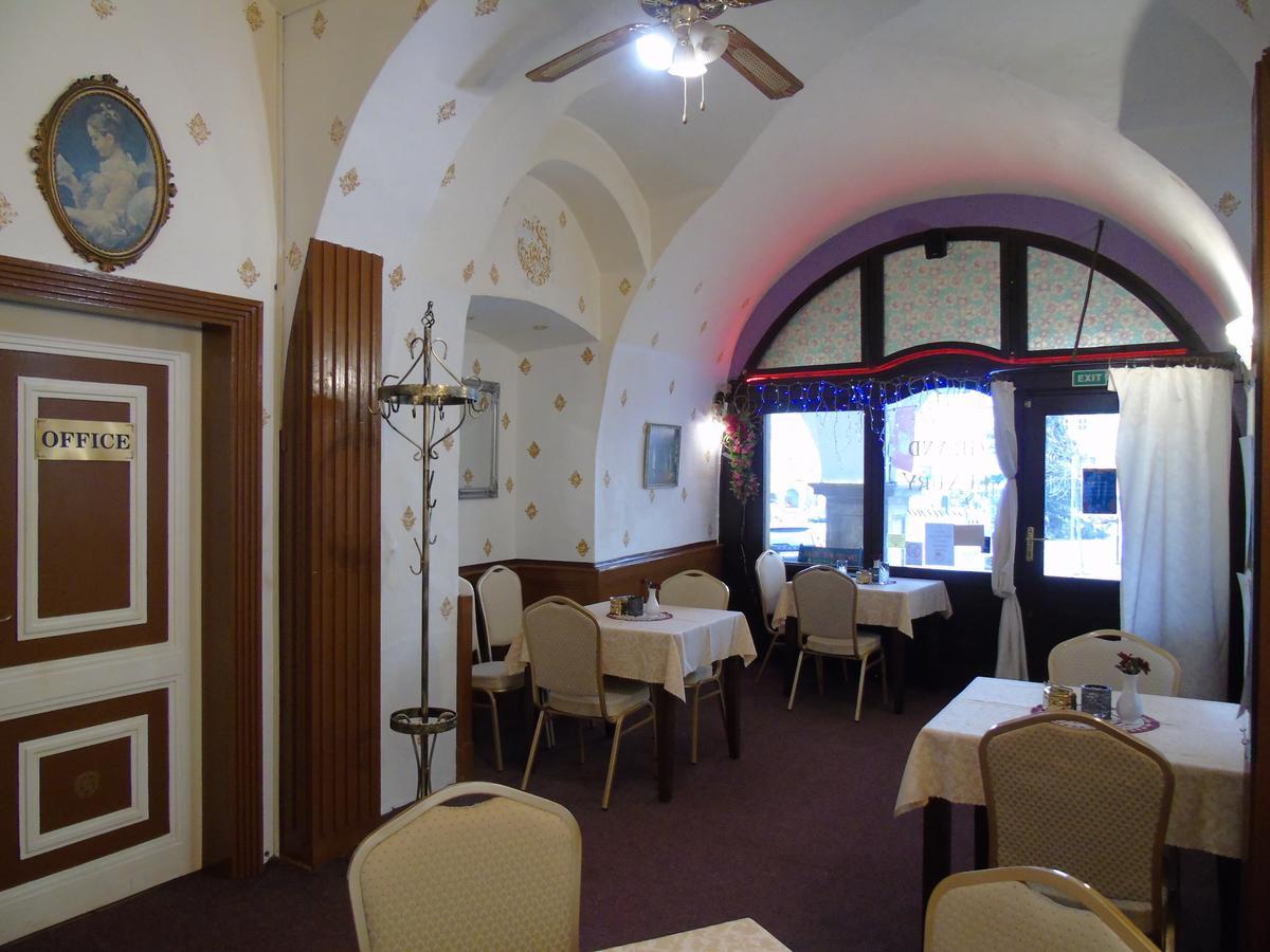 Gl Hotel Трутнов Экстерьер фото
