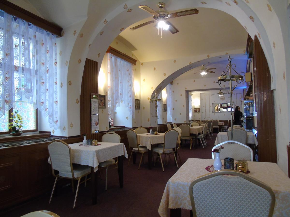 Gl Hotel Трутнов Экстерьер фото