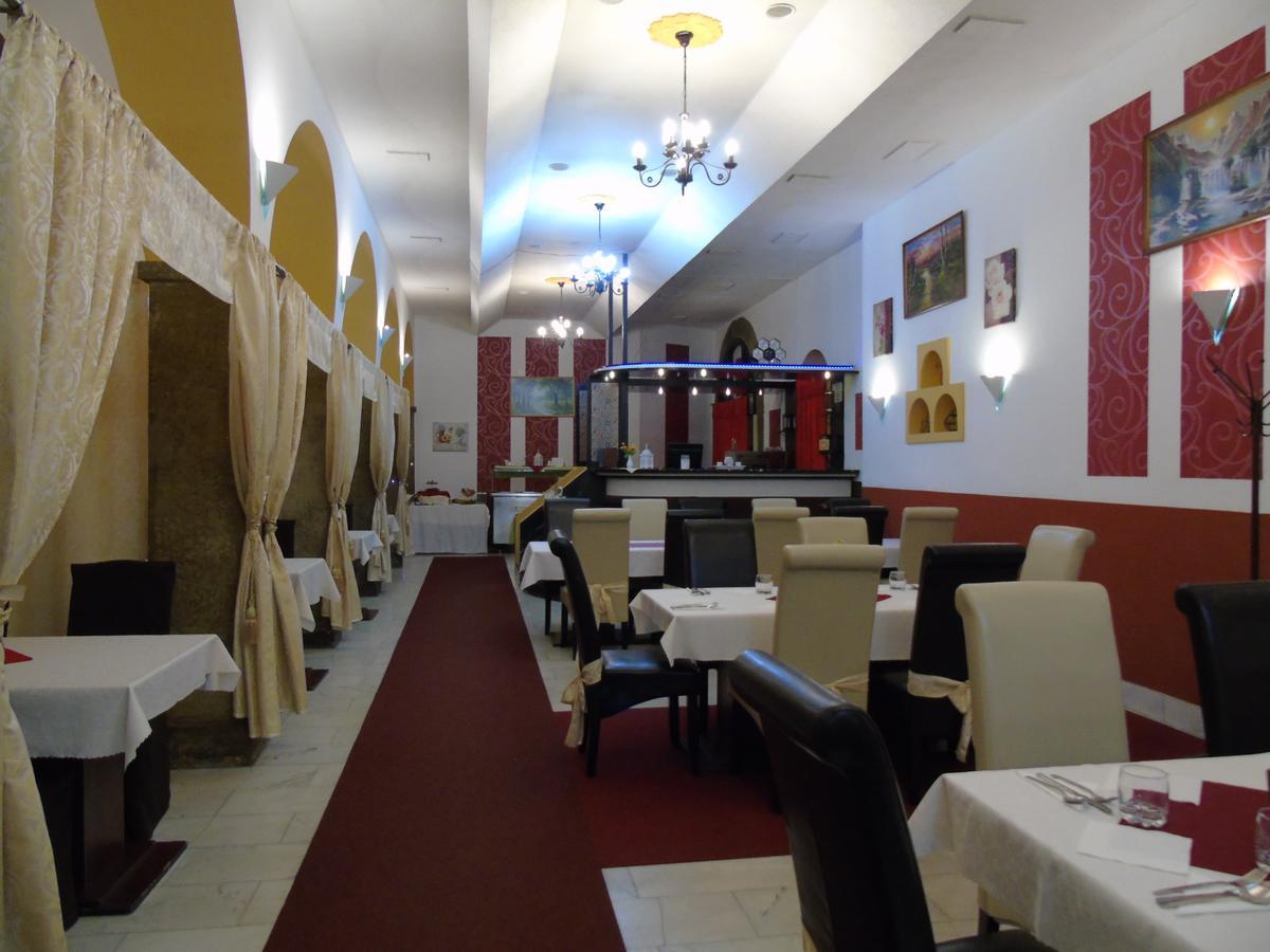 Gl Hotel Трутнов Экстерьер фото