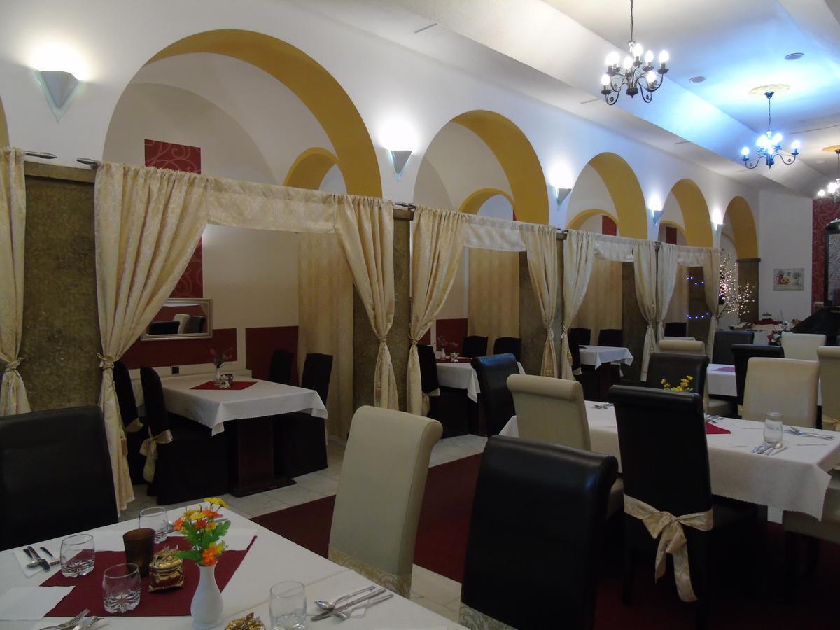 Gl Hotel Трутнов Экстерьер фото