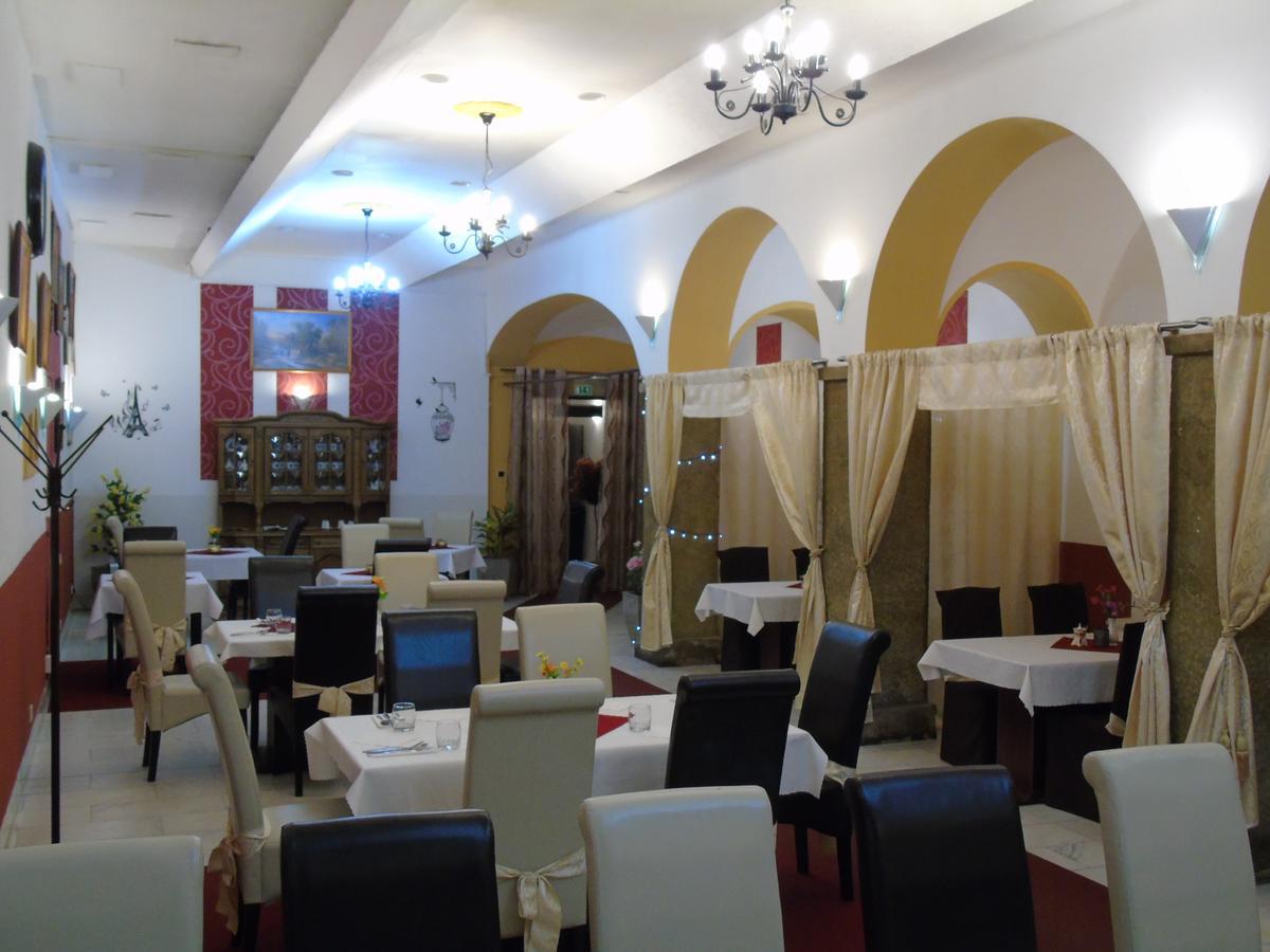 Gl Hotel Трутнов Экстерьер фото