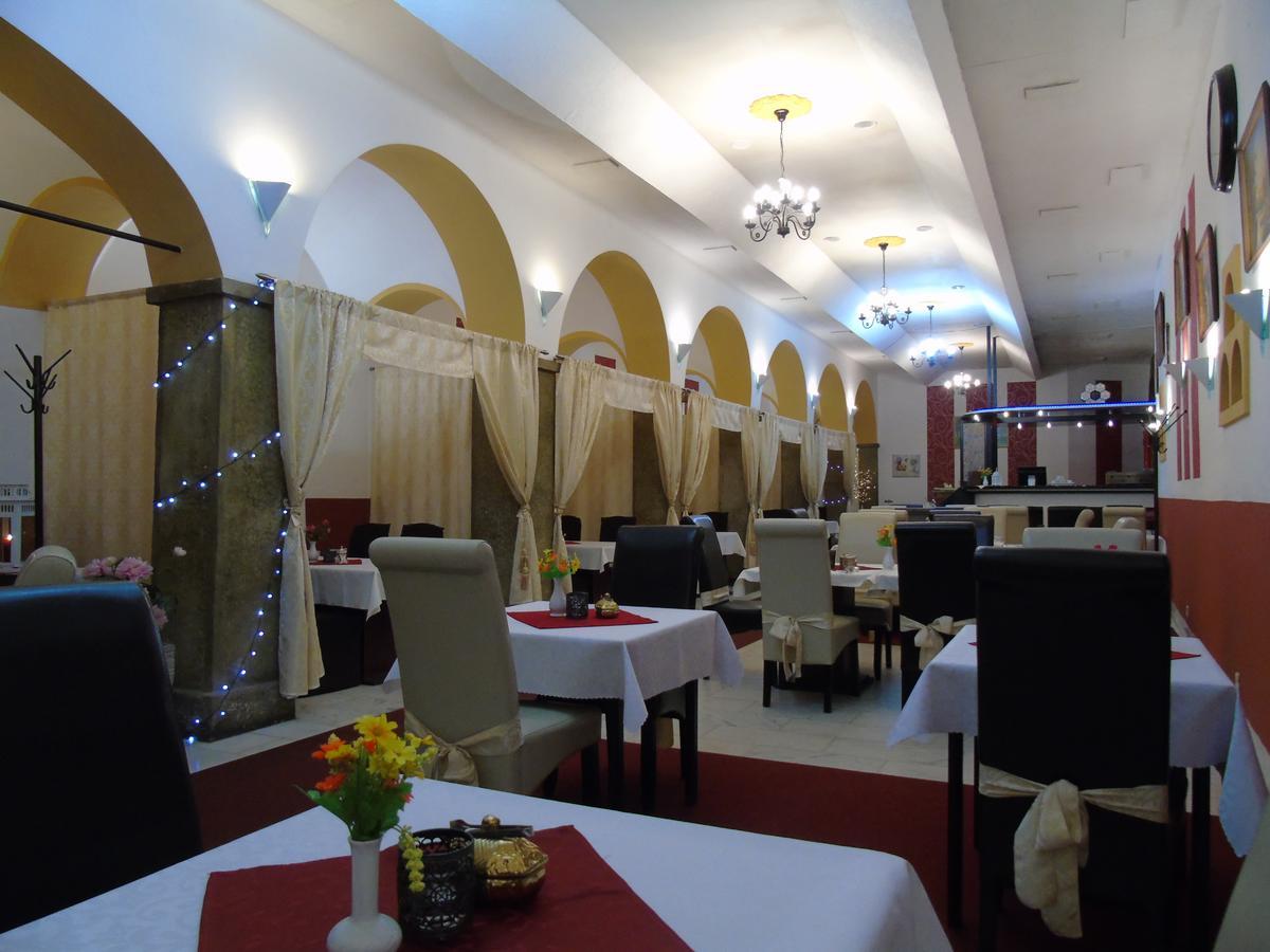 Gl Hotel Трутнов Экстерьер фото