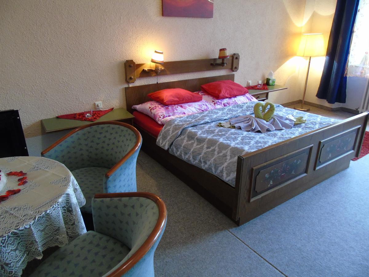 Gl Hotel Трутнов Экстерьер фото
