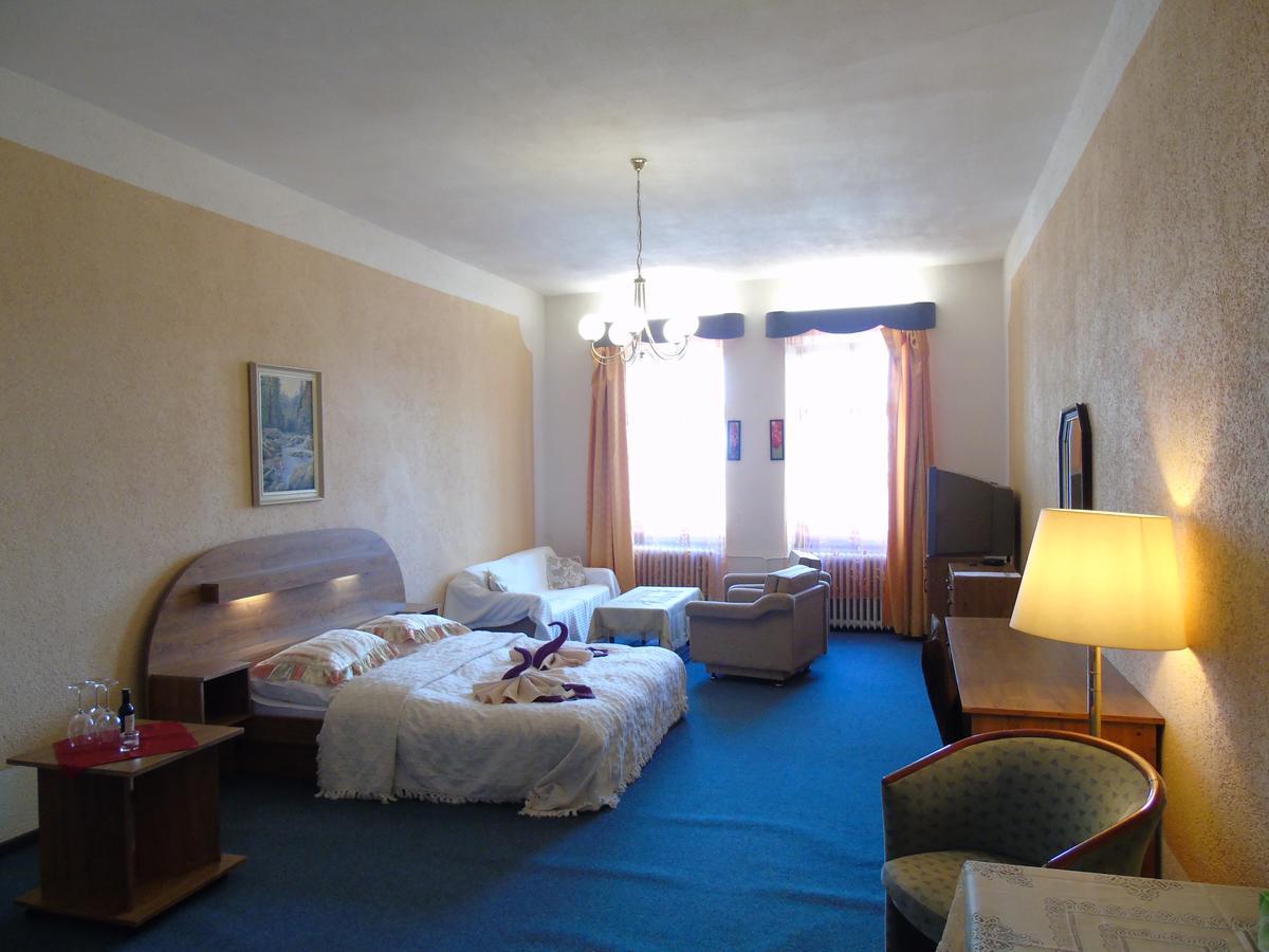 Gl Hotel Трутнов Экстерьер фото