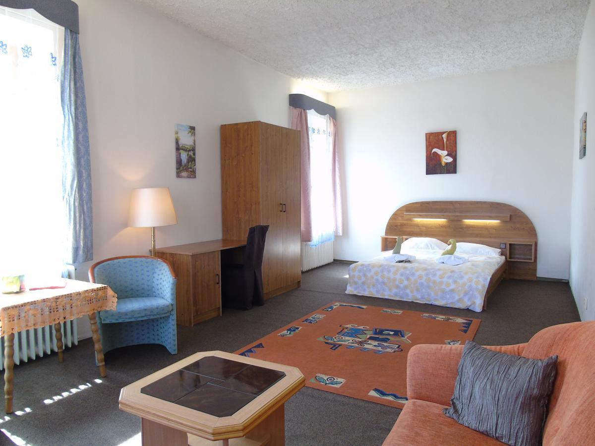 Gl Hotel Трутнов Экстерьер фото