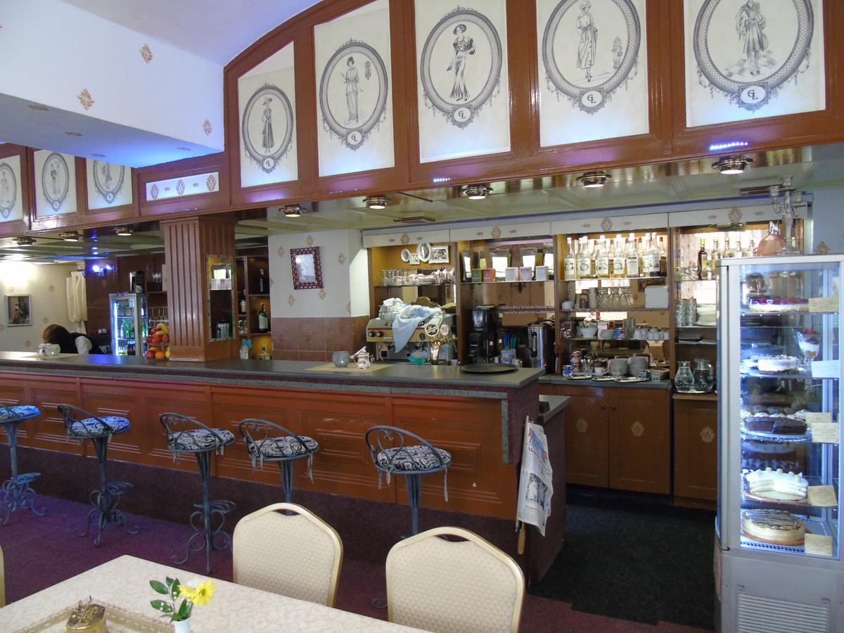 Gl Hotel Трутнов Экстерьер фото