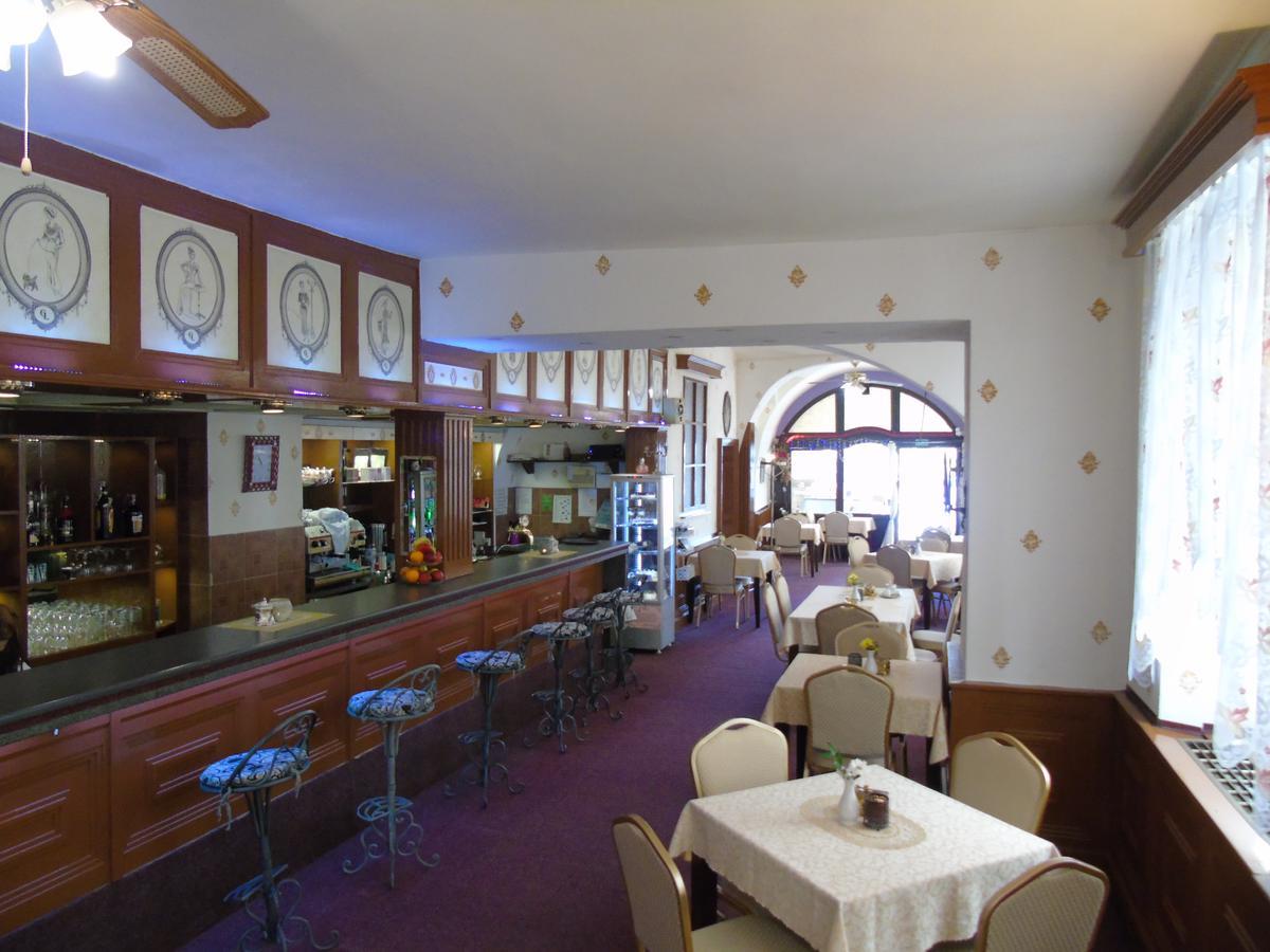 Gl Hotel Трутнов Экстерьер фото