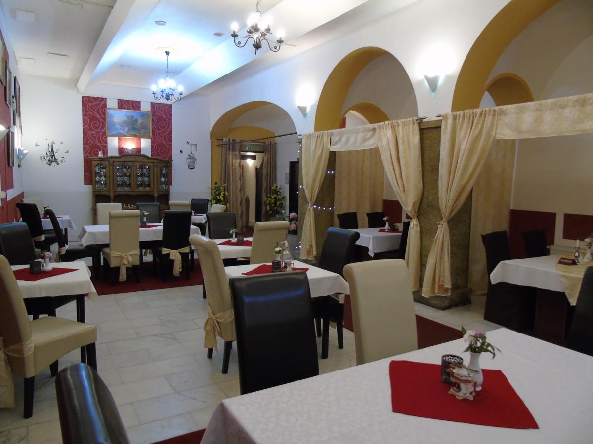 Gl Hotel Трутнов Экстерьер фото