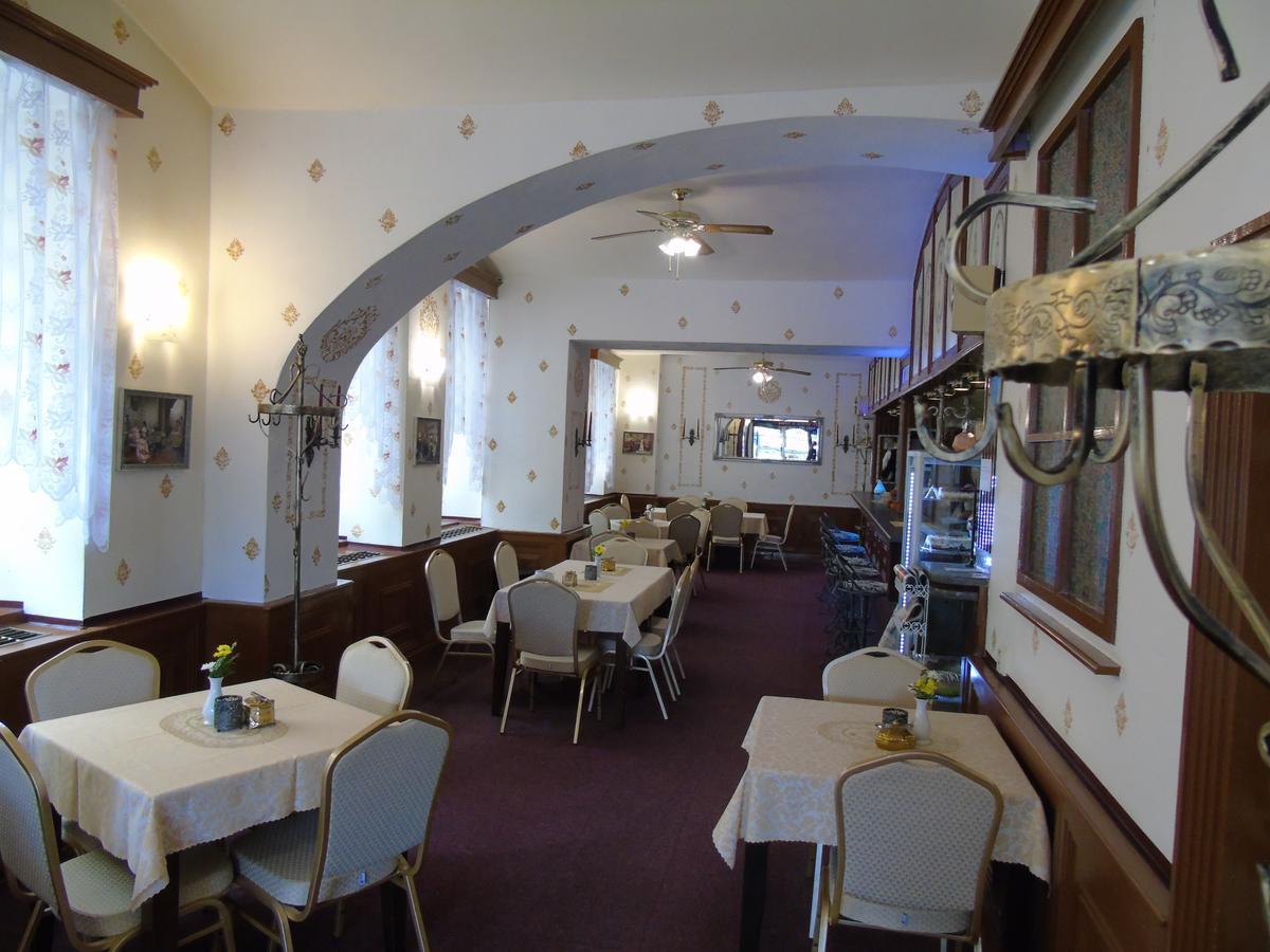Gl Hotel Трутнов Экстерьер фото