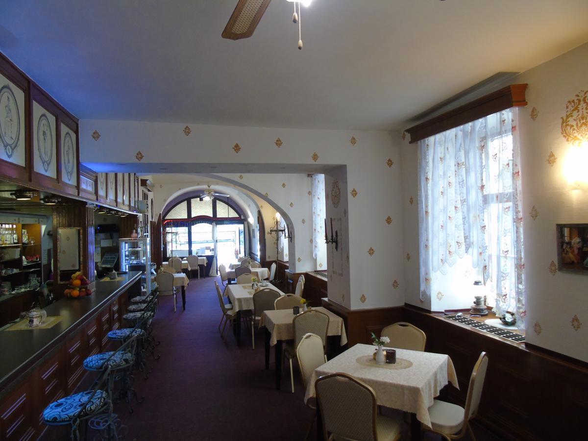 Gl Hotel Трутнов Экстерьер фото