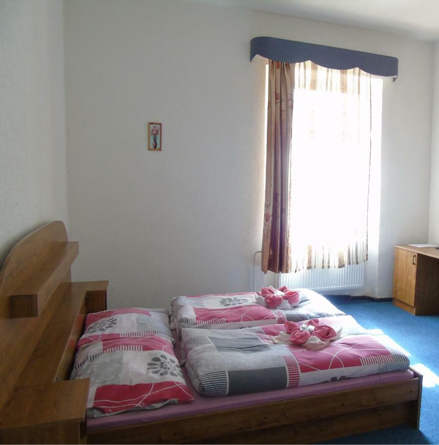 Gl Hotel Трутнов Экстерьер фото
