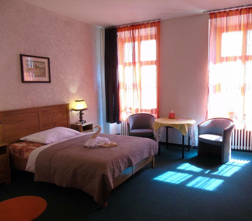 Gl Hotel Трутнов Экстерьер фото
